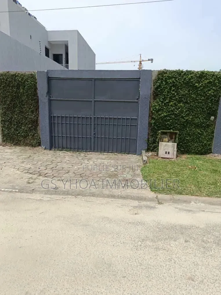 4chbre Villa dans Le Plateau à Vendre