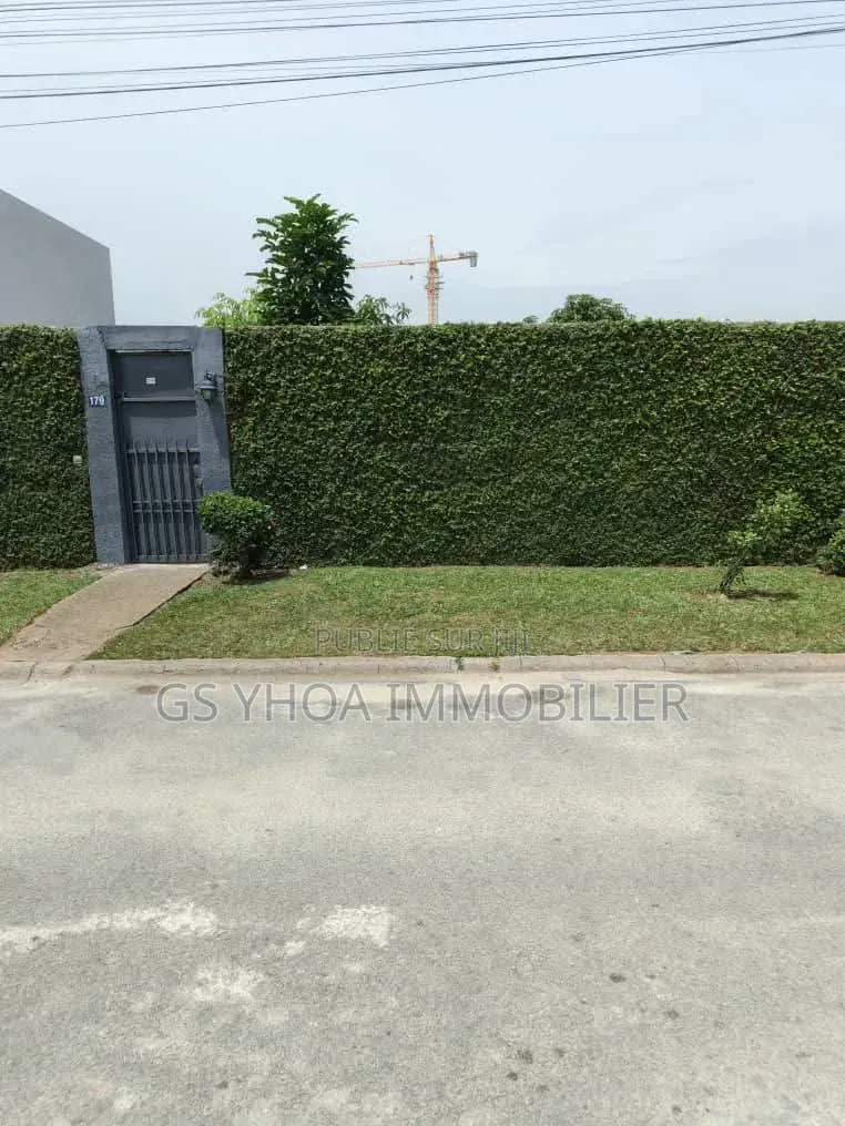 4chbre Villa dans Le Plateau à Vendre