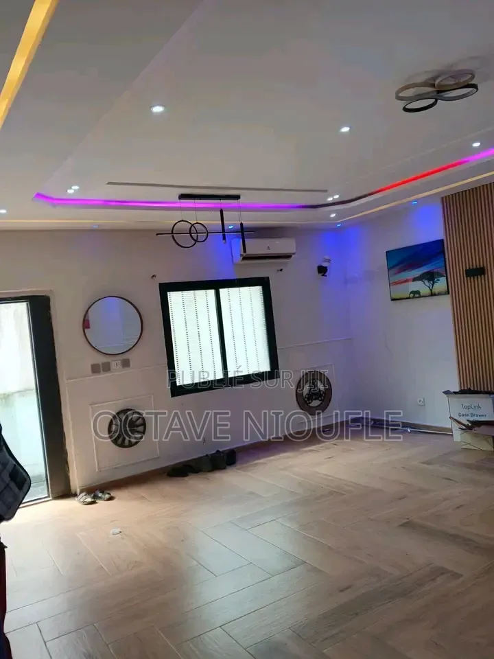 2chbre Duplex dans , Cocody à Louer