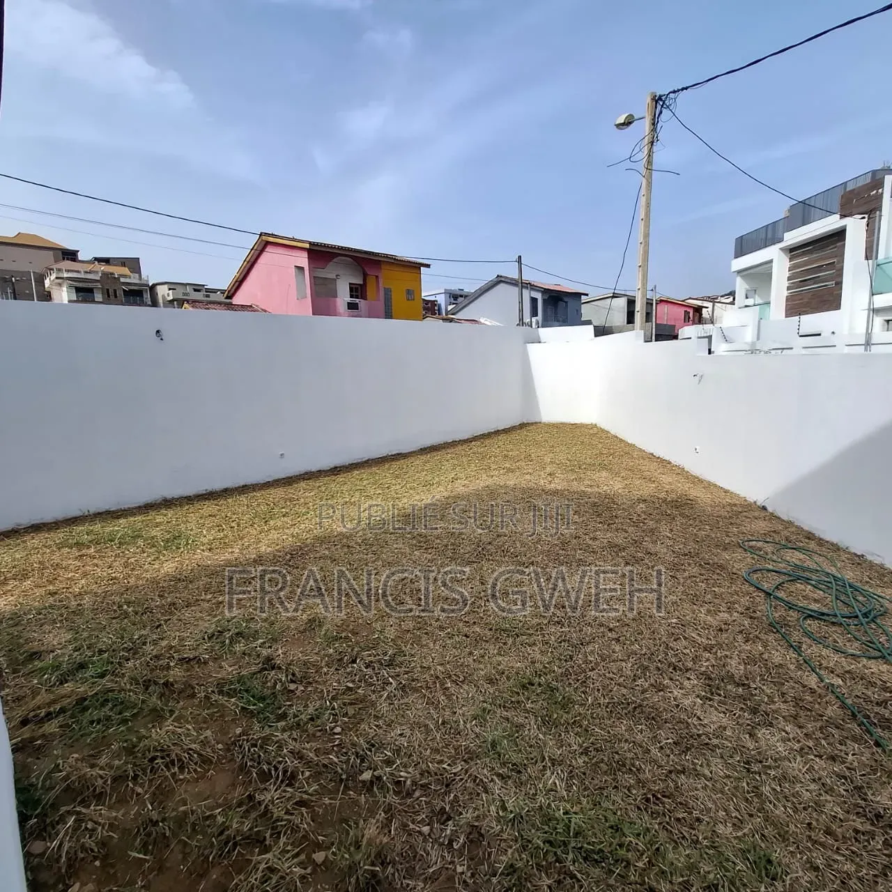 4chbre Duplex dans Francis Gweh, Cocody à Louer
