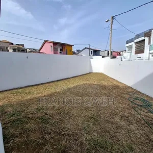4chbre Duplex dans Francis Gweh, Cocody à Louer