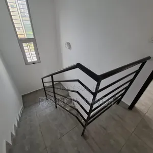 4chbre Duplex dans Francis Gweh, Cocody à Louer