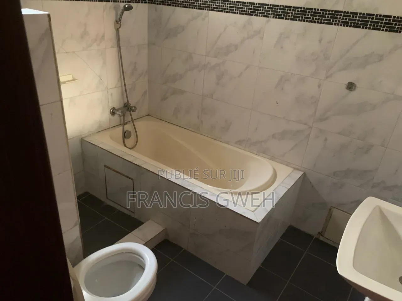 2chbre Appartement dans Francis Gweh, Cocody à Louer