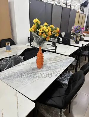 Table À Manger Importé