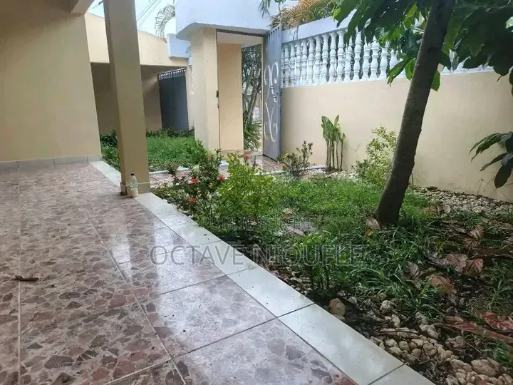 5chbre Duplex dans , Cocody à Louer