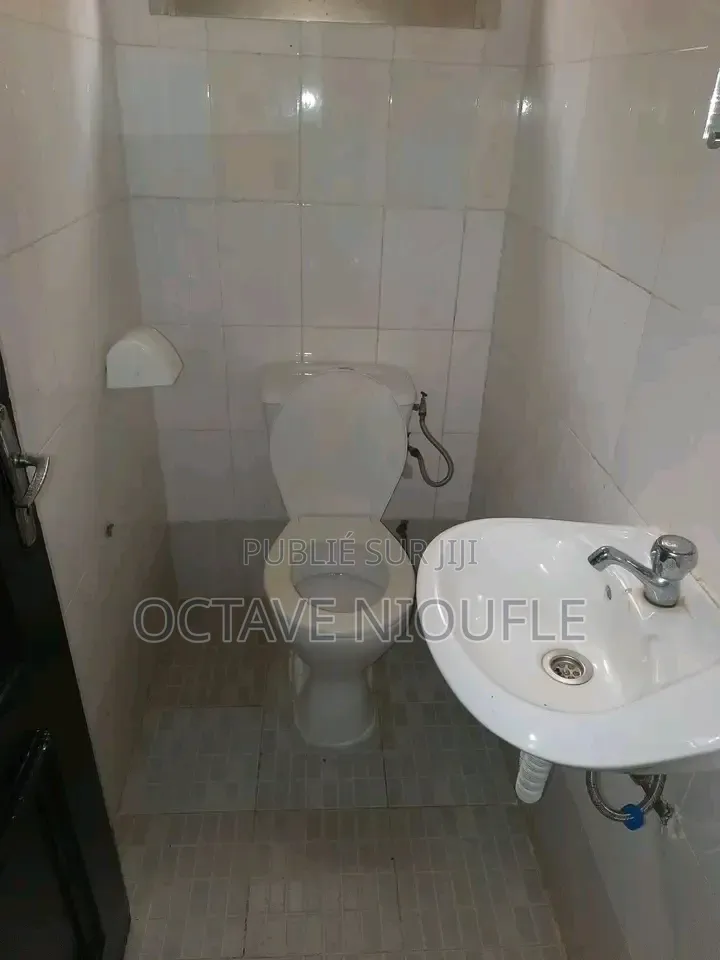 5chbre Duplex dans , Cocody à Louer