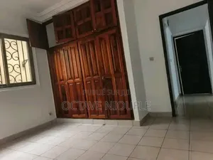 5chbre Duplex dans , Cocody à Louer