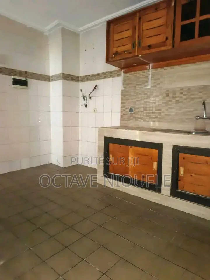 5chbre Duplex dans , Cocody à Louer