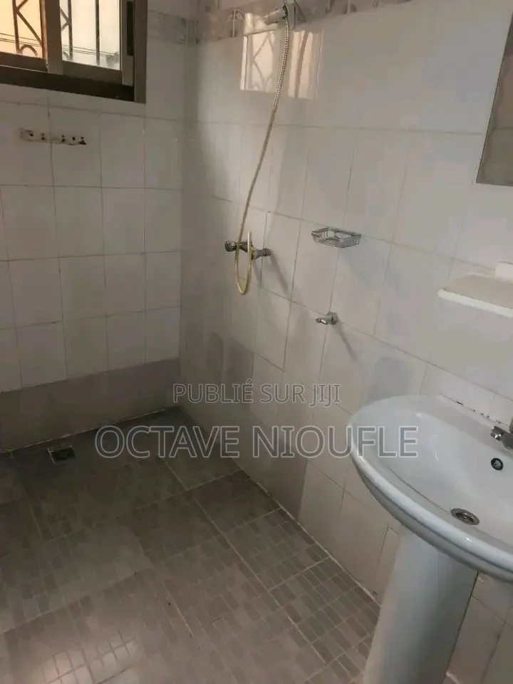 5chbre Duplex dans , Cocody à Louer