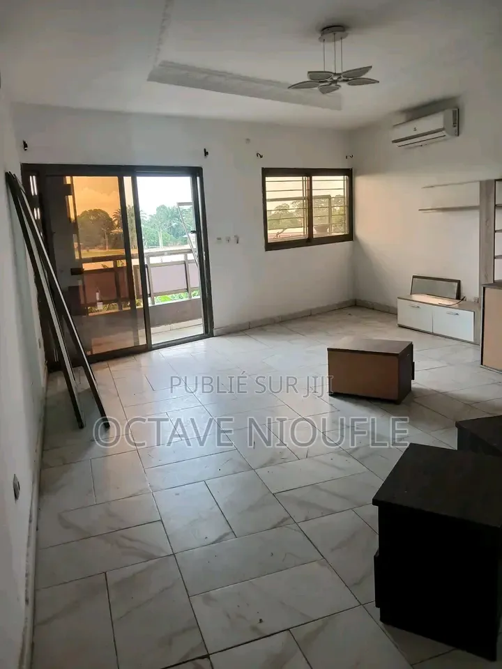 1chbre Appartement dans , Cocody à Louer