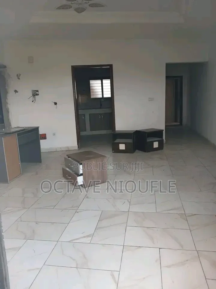 1chbre Appartement dans , Cocody à Louer