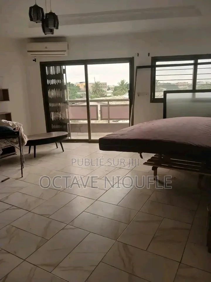 1chbre Appartement dans , Cocody à Louer