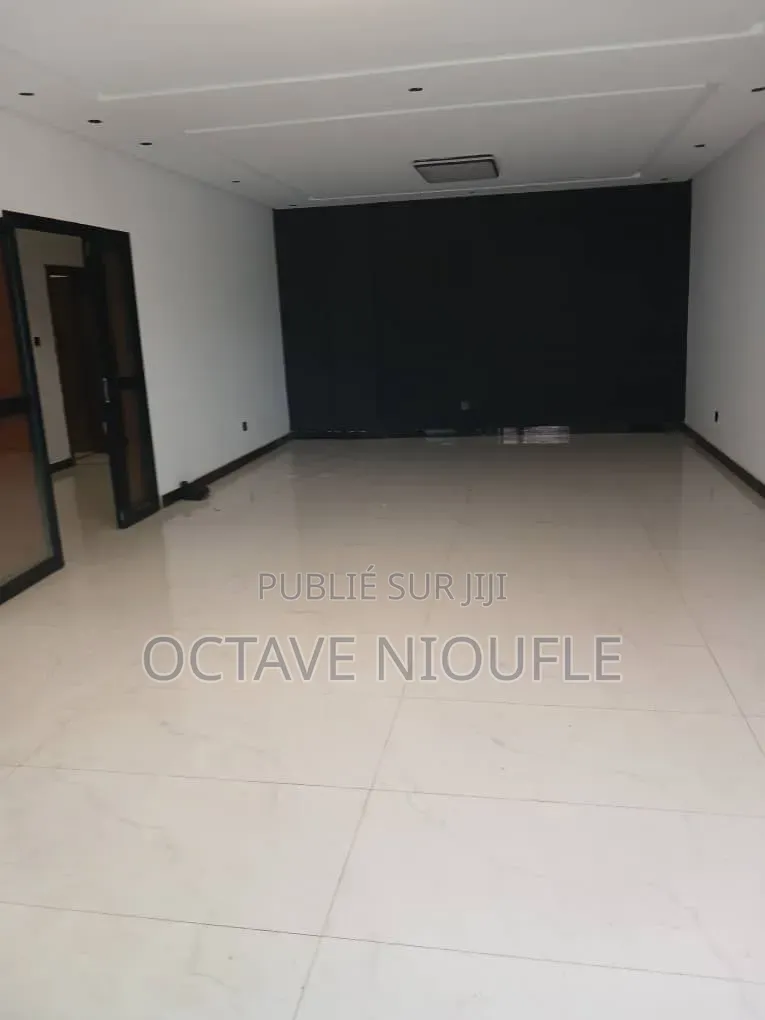 2chbre Appartement dans , Cocody à Louer