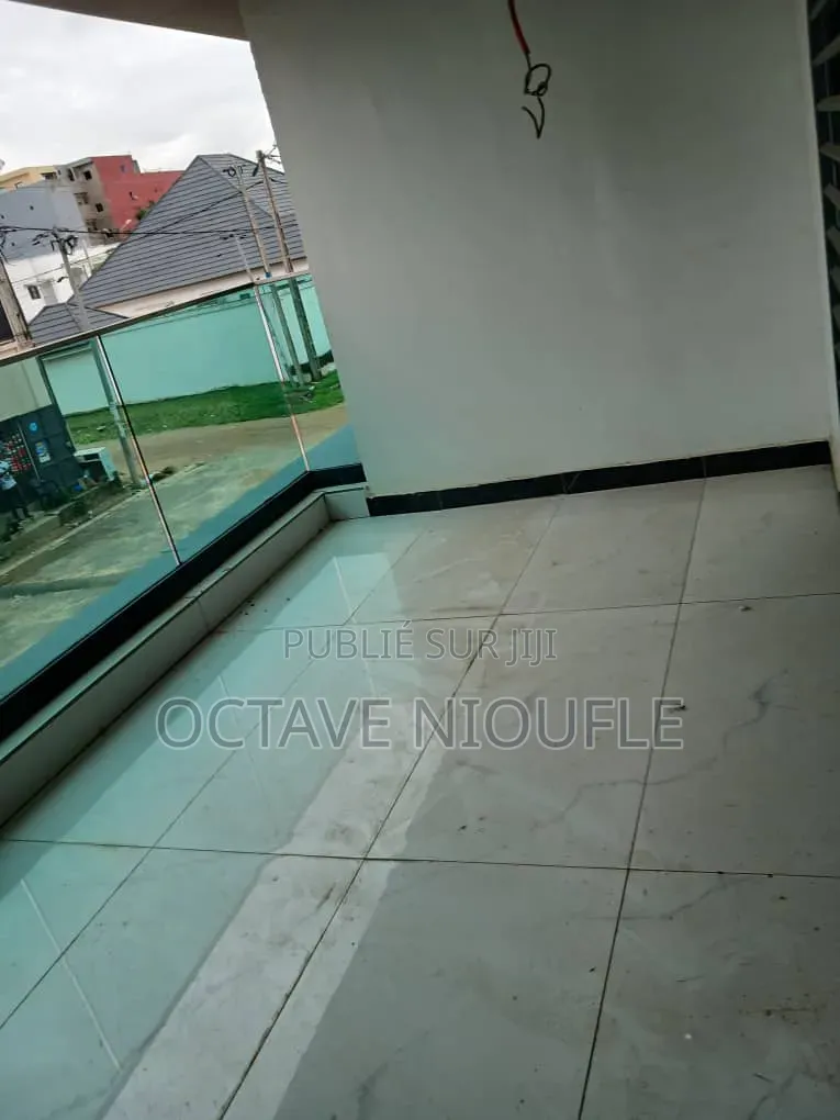 2chbre Appartement dans , Cocody à Louer