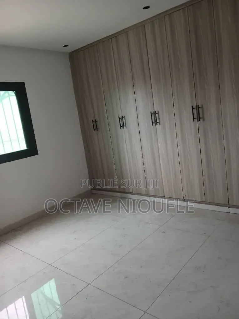 2chbre Appartement dans , Cocody à Louer