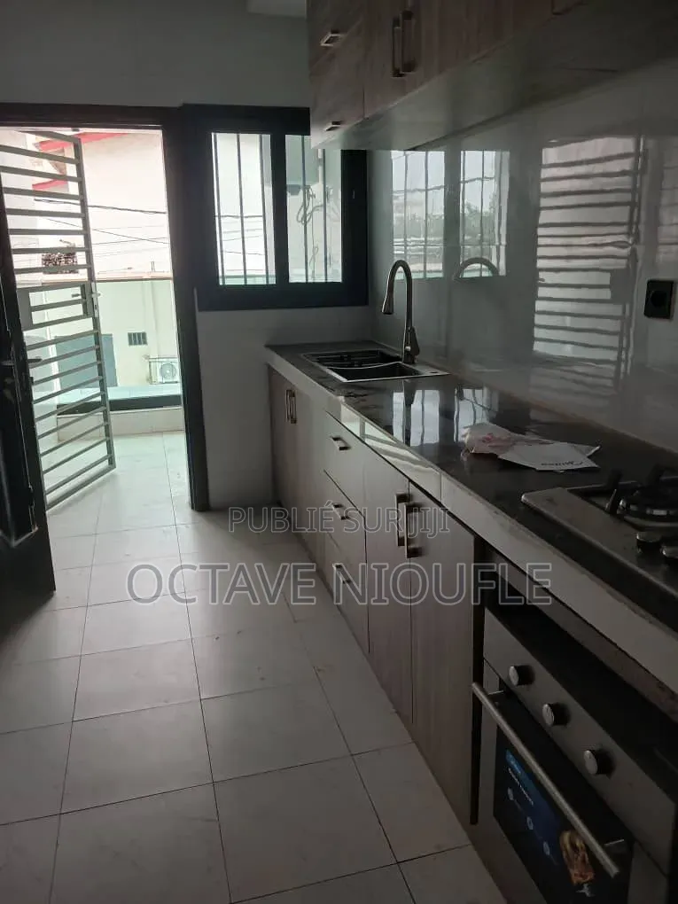 2chbre Appartement dans , Cocody à Louer