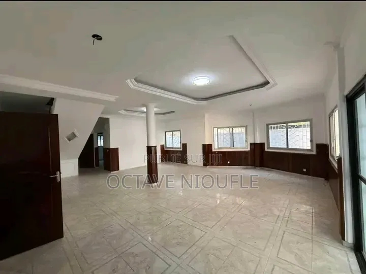 7chbre Duplex dans , Cocody à Louer