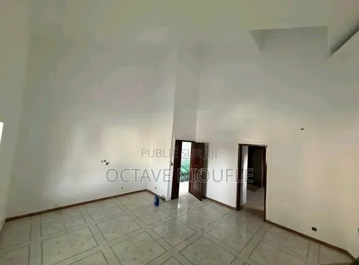 7chbre Duplex dans , Cocody à Louer