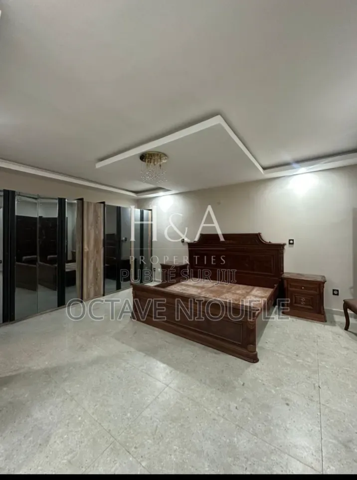 5chbre Duplex dans , Cocody à Louer