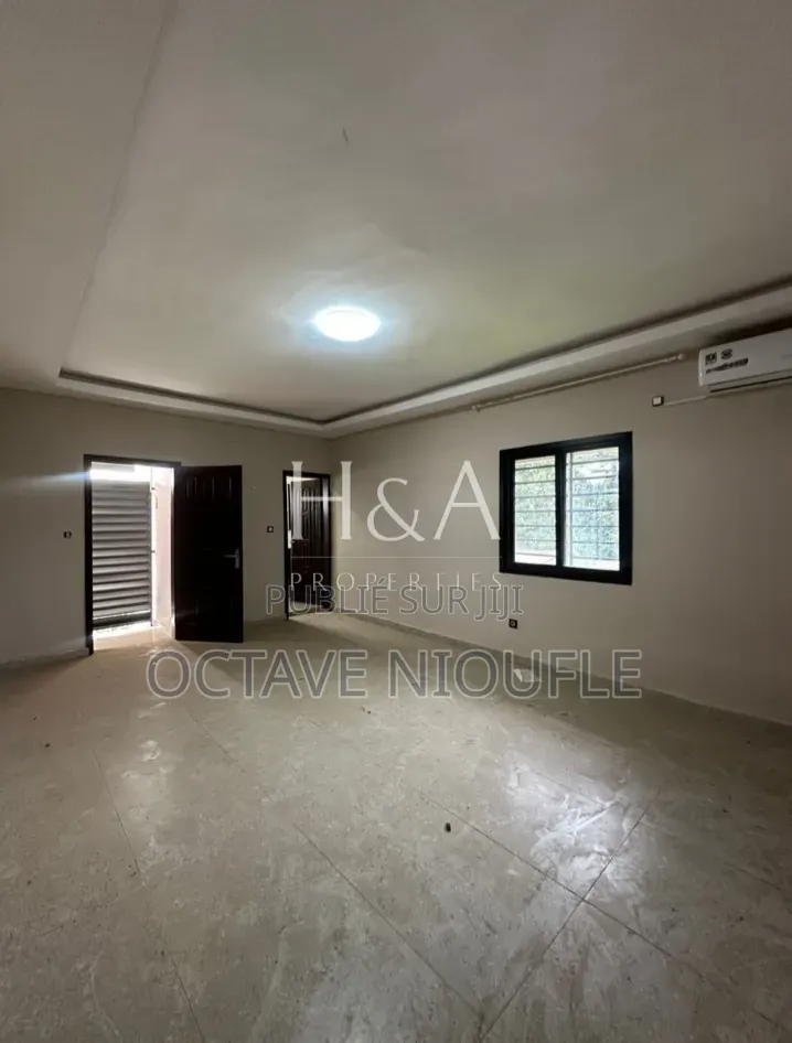 5chbre Duplex dans , Cocody à Louer