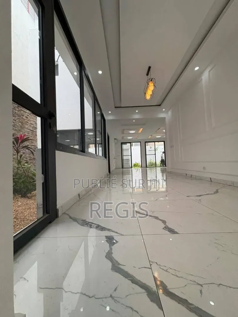 5chbre Duplex dans Klayservices_Loue, Cocody à Louer