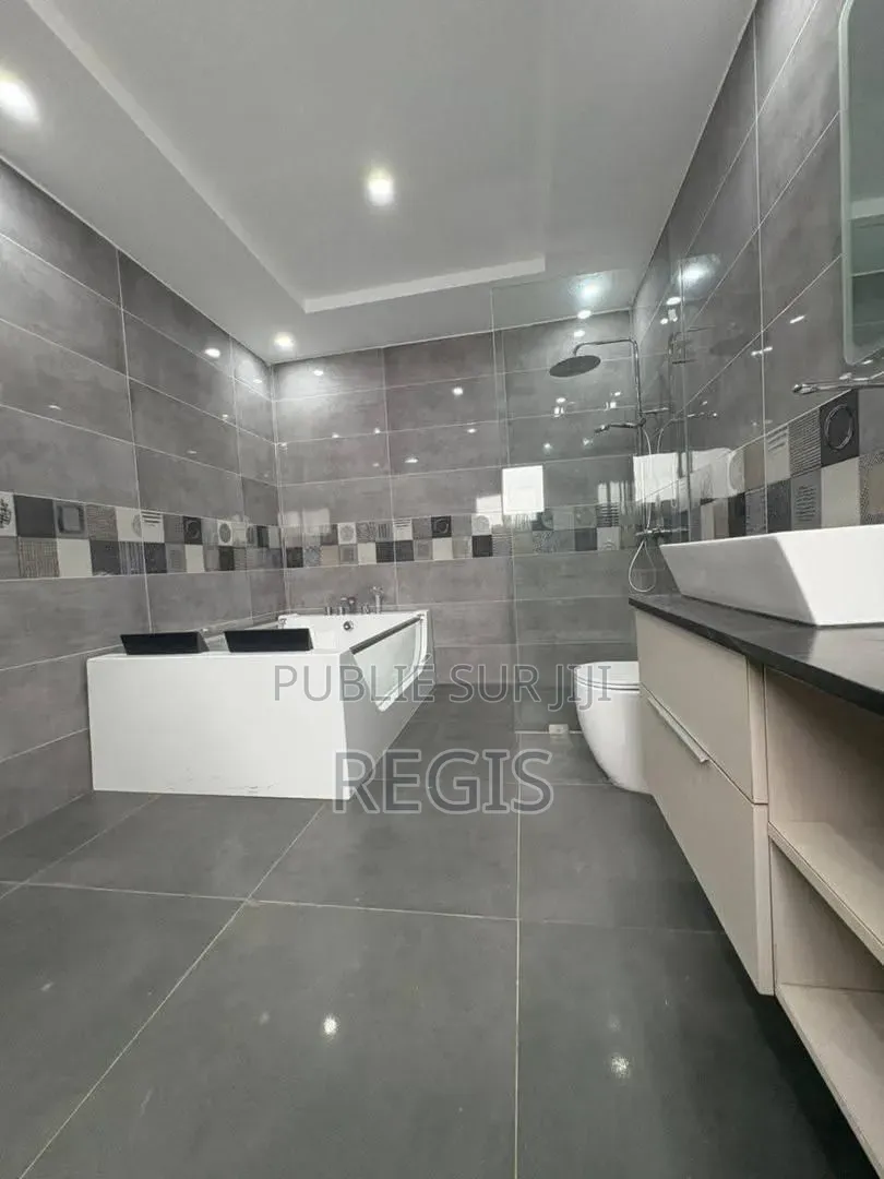 5chbre Duplex dans Klayservices_Loue, Cocody à Louer