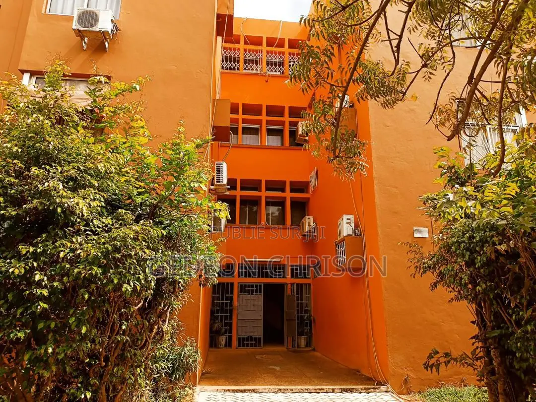 3chbre Appartement dans Cocody à Louer