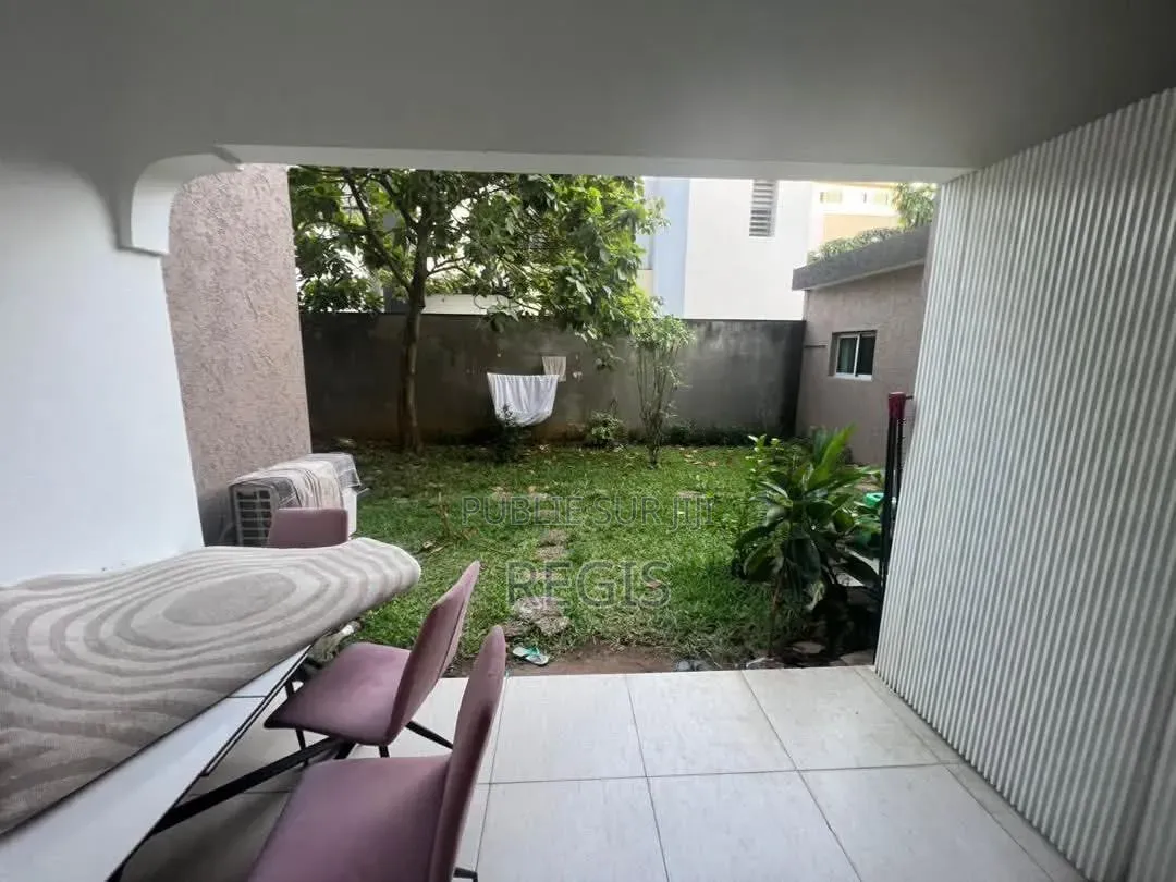 3chbre Appartement-terrasse dans Klay'Services, Cocody à Louer