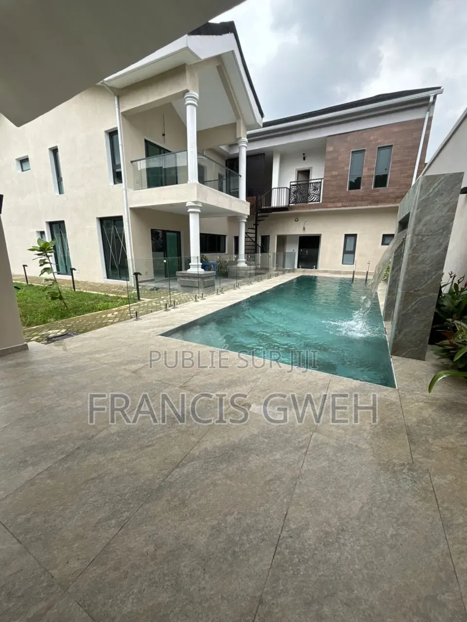 5chbre Duplex dans Francis Gweh, Cocody à Louer