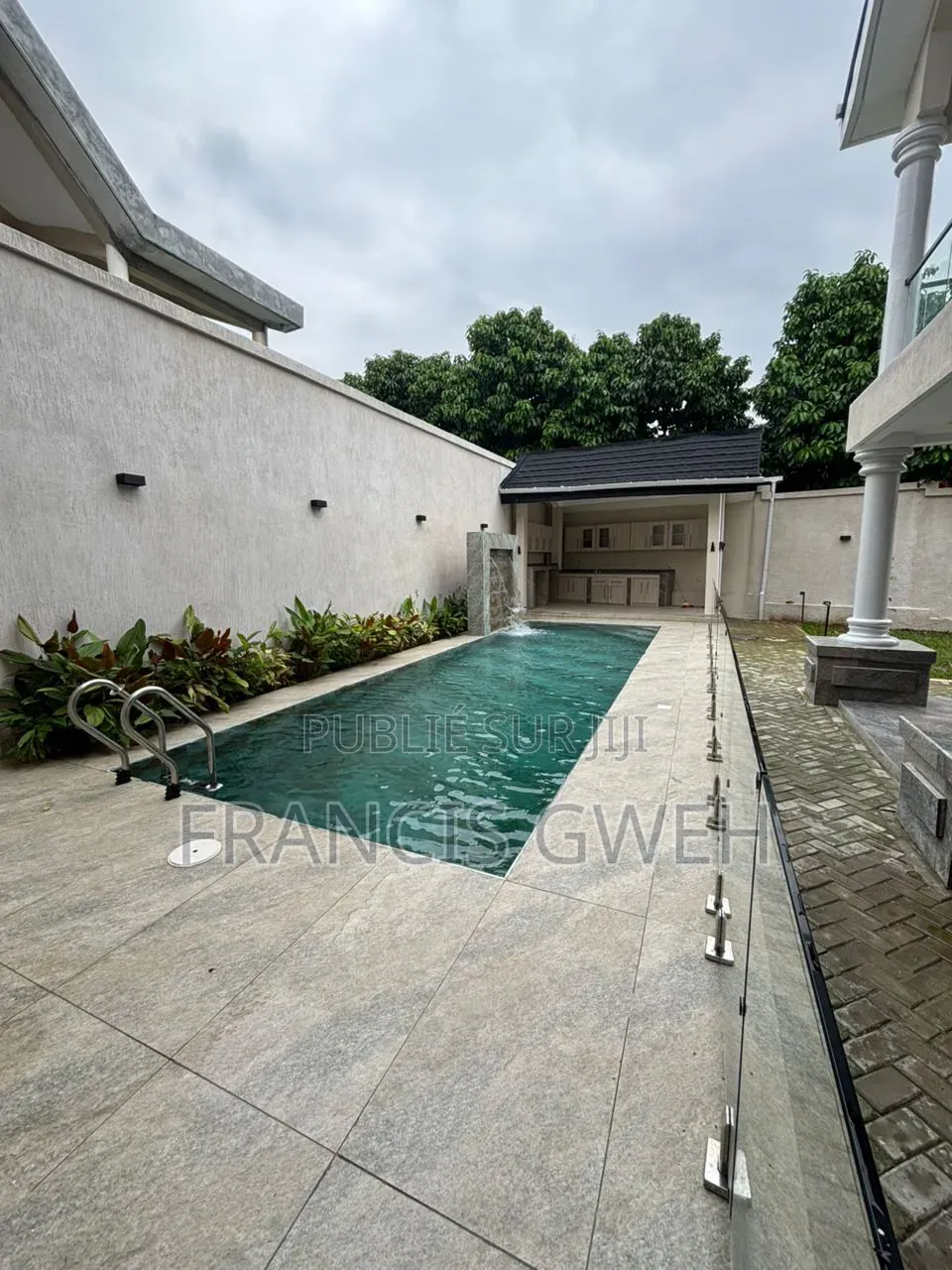 5chbre Duplex dans Francis Gweh, Cocody à Louer