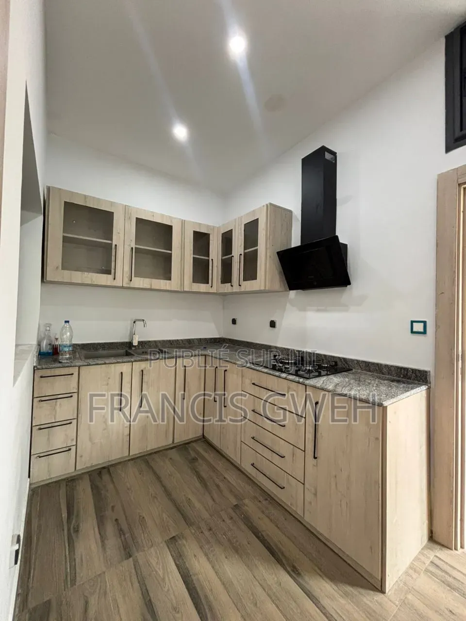 5chbre Duplex dans Francis Gweh, Cocody à Louer