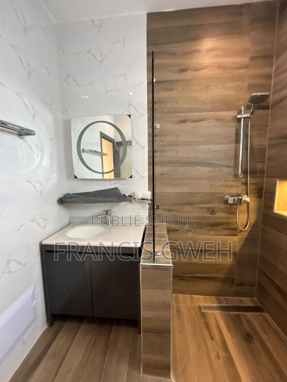 5chbre Duplex dans Francis Gweh, Cocody à Louer