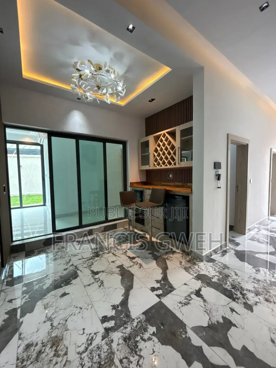 5chbre Duplex dans Francis Gweh, Cocody à Louer
