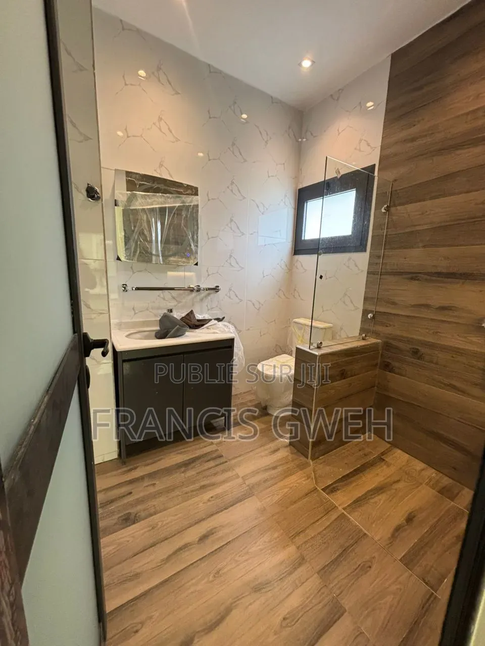 5chbre Duplex dans Francis Gweh, Cocody à Louer