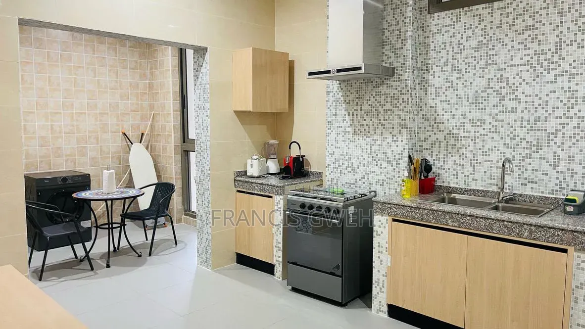 3chbre Appartement dans Francis Gweh, Cocody à Louer