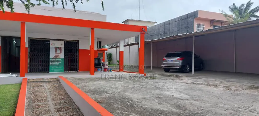 17chbre Villa dans Francis Gweh, Cocody à Louer
