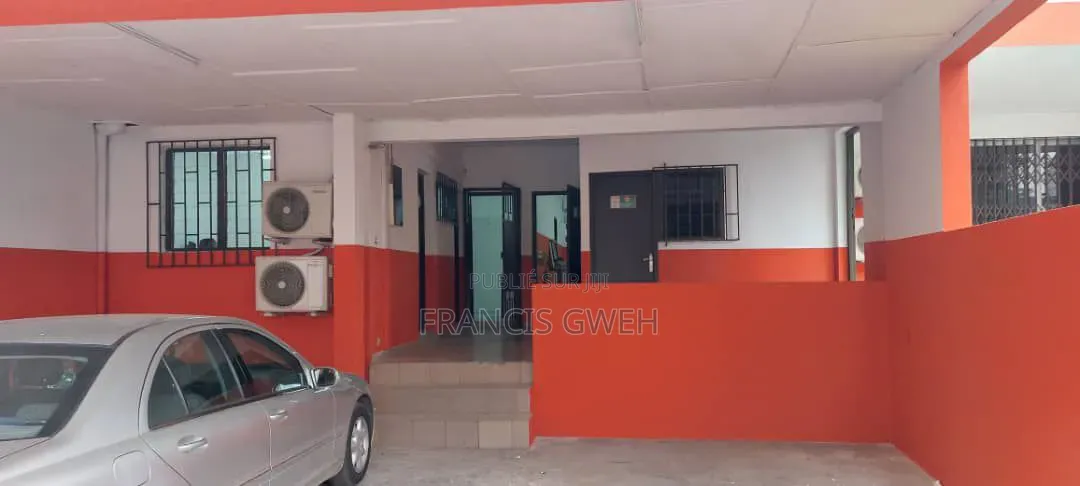 17chbre Villa dans Francis Gweh, Cocody à Louer