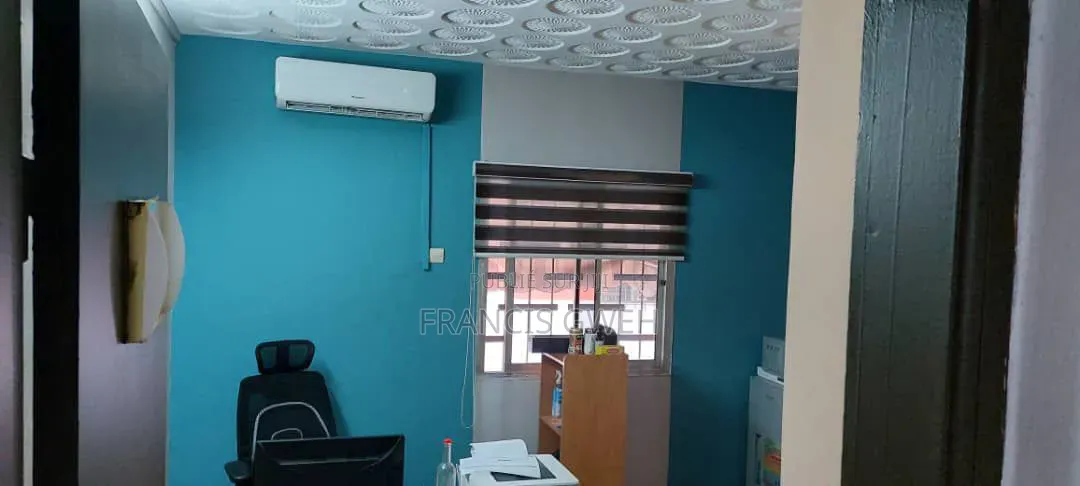 17chbre Villa dans Francis Gweh, Cocody à Louer