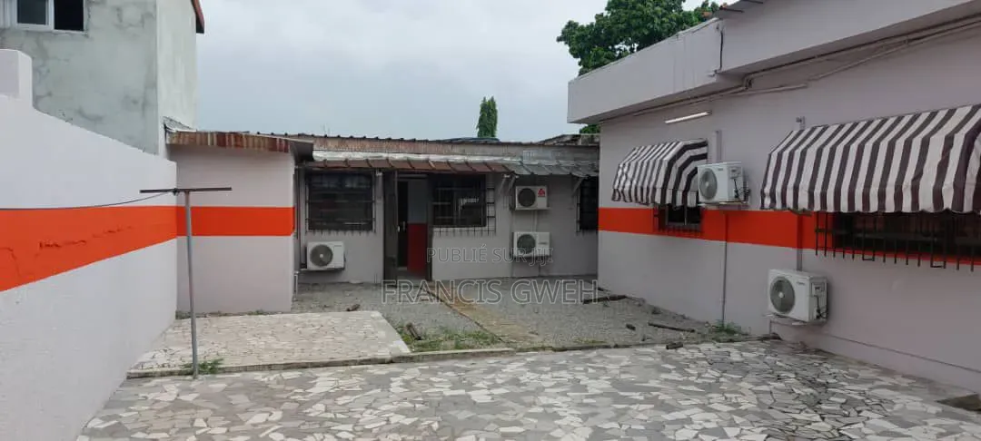 17chbre Villa dans Francis Gweh, Cocody à Louer