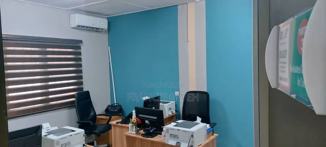 17chbre Villa dans Francis Gweh, Cocody à Louer