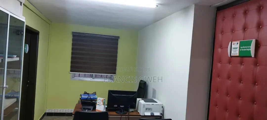 17chbre Villa dans Francis Gweh, Cocody à Louer