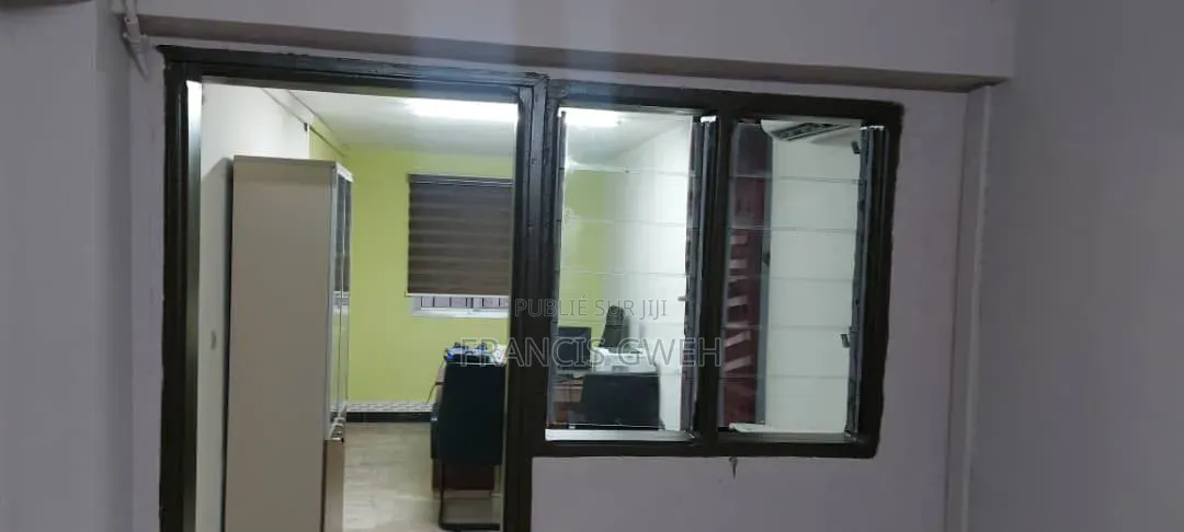 17chbre Villa dans Francis Gweh, Cocody à Louer