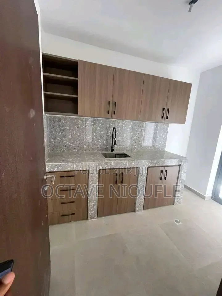 2chbre Appartement dans , Cocody à Vendre