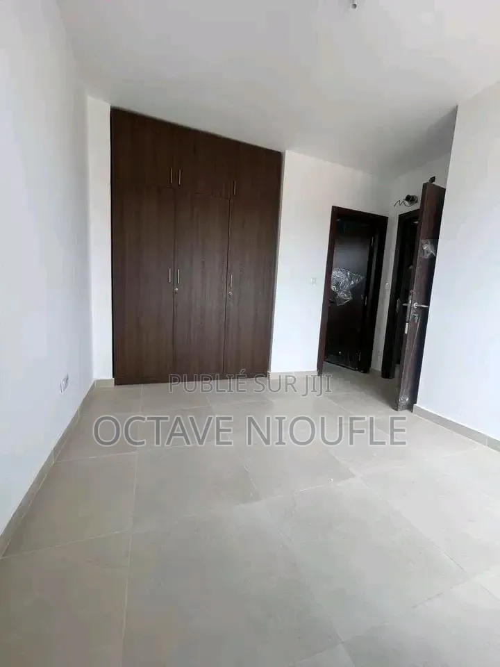 2chbre Appartement dans , Cocody à Vendre