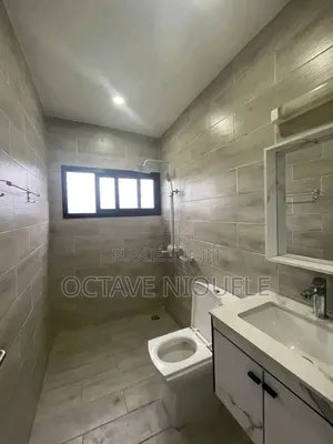 2chbre Appartement dans , Cocody à Vendre