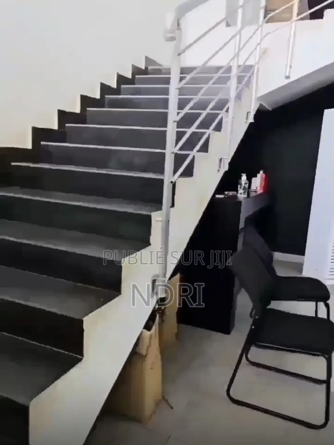 Showroom 600m2 À Louer À Angre 9e Tranche
