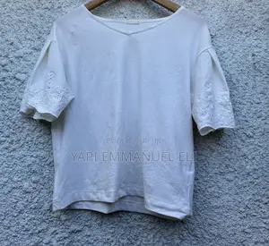 T-Shirt Chic À Manches en Broderie Anglaise