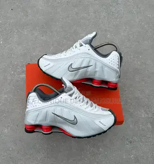 Nike Shox R4