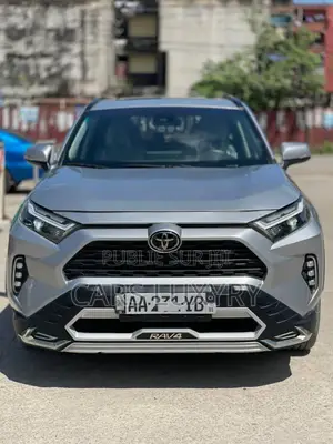 Toyota RAV4 XLE Premium 2025 Argenté