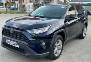 Toyota RAV4 2022 Bleu